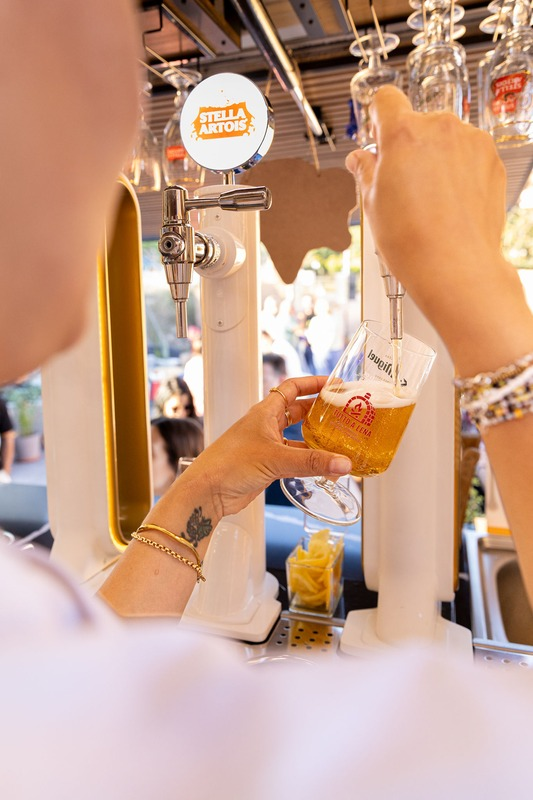 Sirviendo cerveza tirada